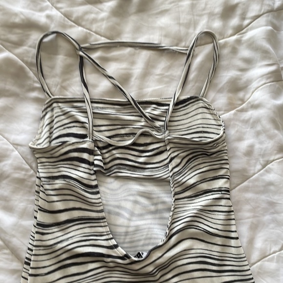 NA-KD Squared Neck Mini Dress - Picture 10 of 10